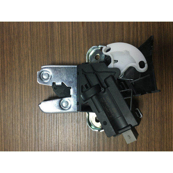 Volkswagen Jetta-Passat-Audi A4-A5-A6-A8 Arka Bagaj Kilidi 4F5827505D