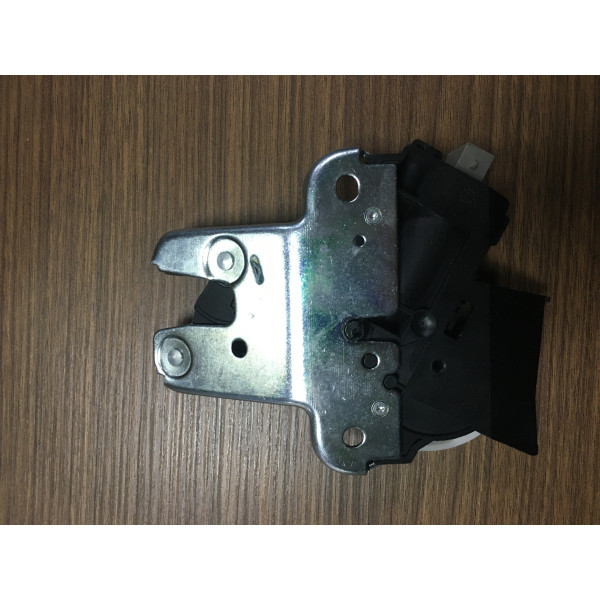 Volkswagen Jetta-Passat-Audi A4-A5-A6-A8 Arka Bagaj Kilidi 4F5827505D