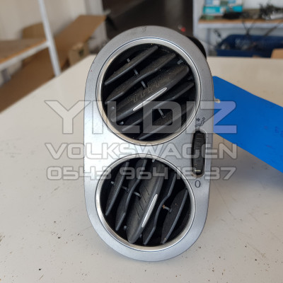 Volkswagen Golf5 Plus 5M0819703L Orijinal Çıkma Ön Göğüs Sol Havalandırma Izgarası Üfleç 2004 2005 2006 2007 2008