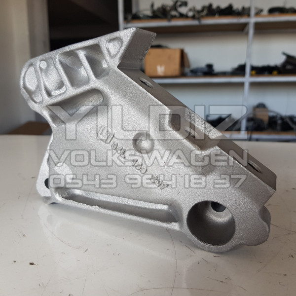 Volkswagen Audi Skoda Seat 04L199207 Sıfır Kullanılmamış Motor Alt Üçgen Bağlantı Tutucu Braketi